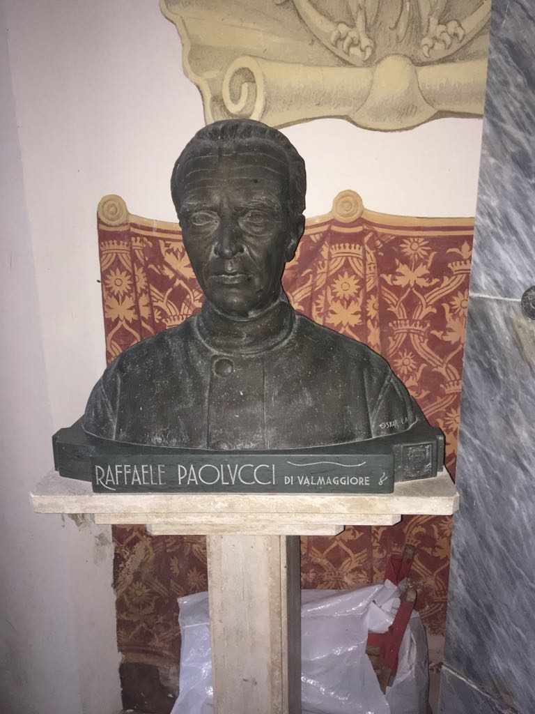 Raffaele Paolucci's tomb, Orsogna (5).JPG